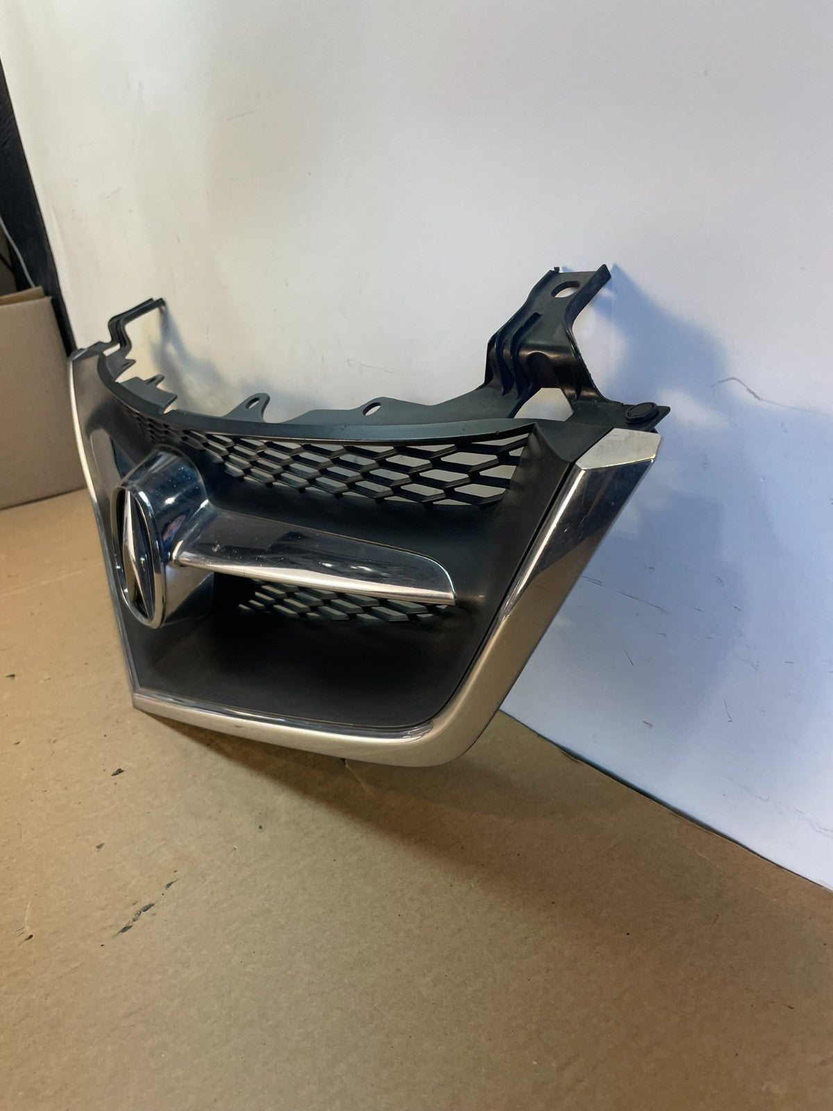 2002 to 2003 Acura TL Front Upper Grill Grille AH0352 DG1