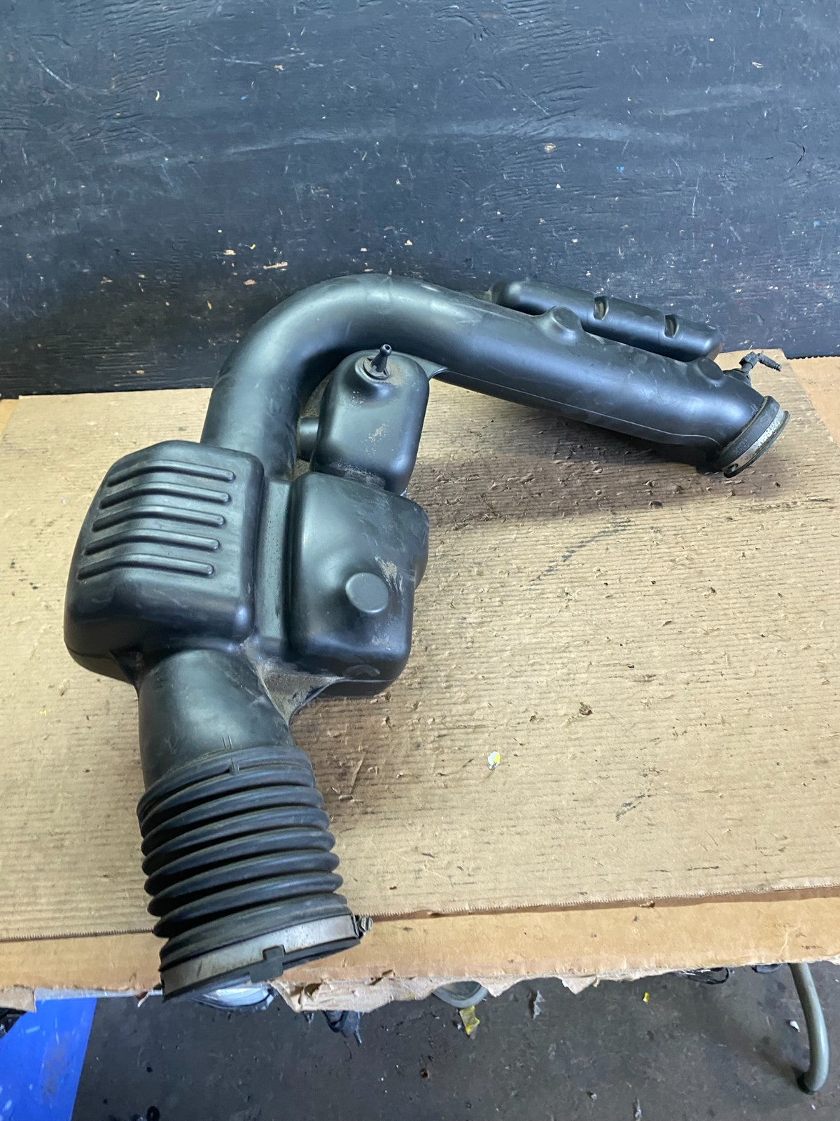 2011 - 2013 Dodge Durango 3.6L Resonator Air Intake Tube S3569 DG3