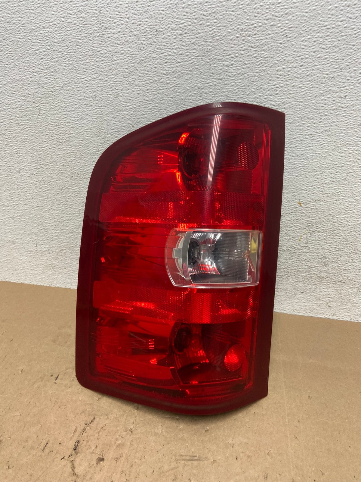 2007 to 2013 Chevrolet Silverado Left Driver LH Side Tail Light AE6159 LK0