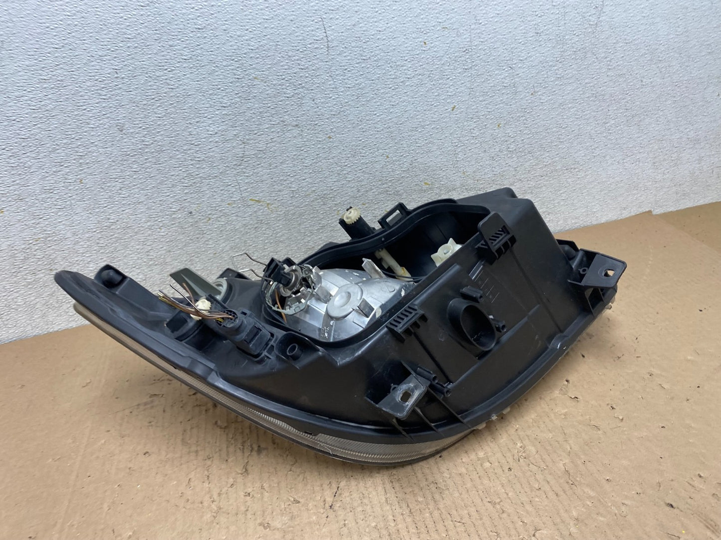 2007 to 2013 Mercedes Sprinter Headlight Left Driver Side Halogen P9677 DW13