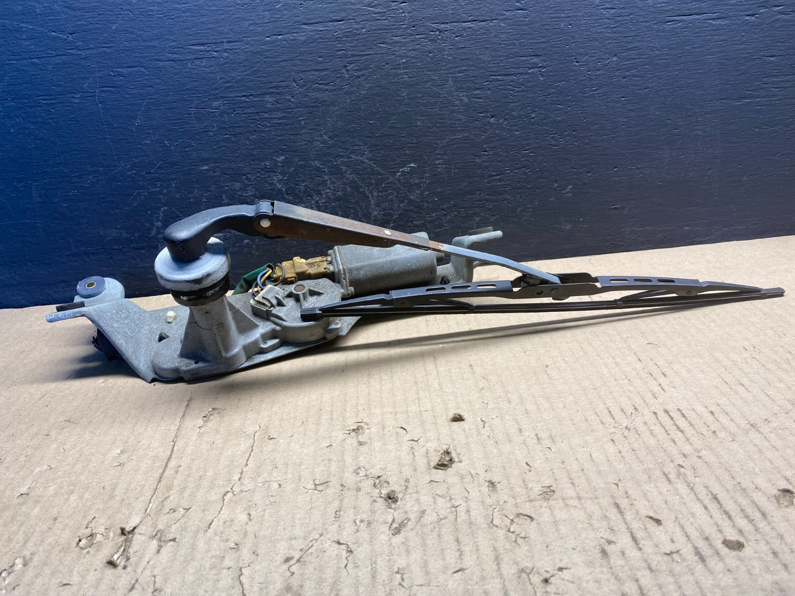 2000 to 2004 Subaru Legacy Wagon Rear Windshield Wiper Motor AC08363