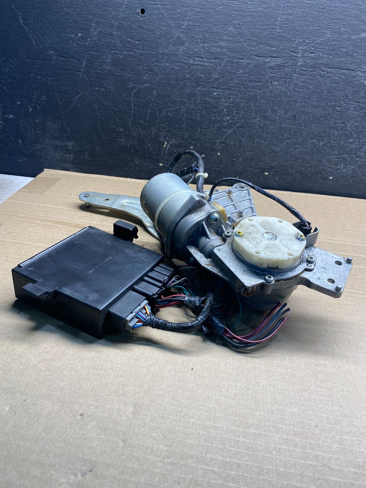 GMC Acadia Yukon Tahoe Rear Trunk Liftgate Power Motor Actuator AF0043 DG3