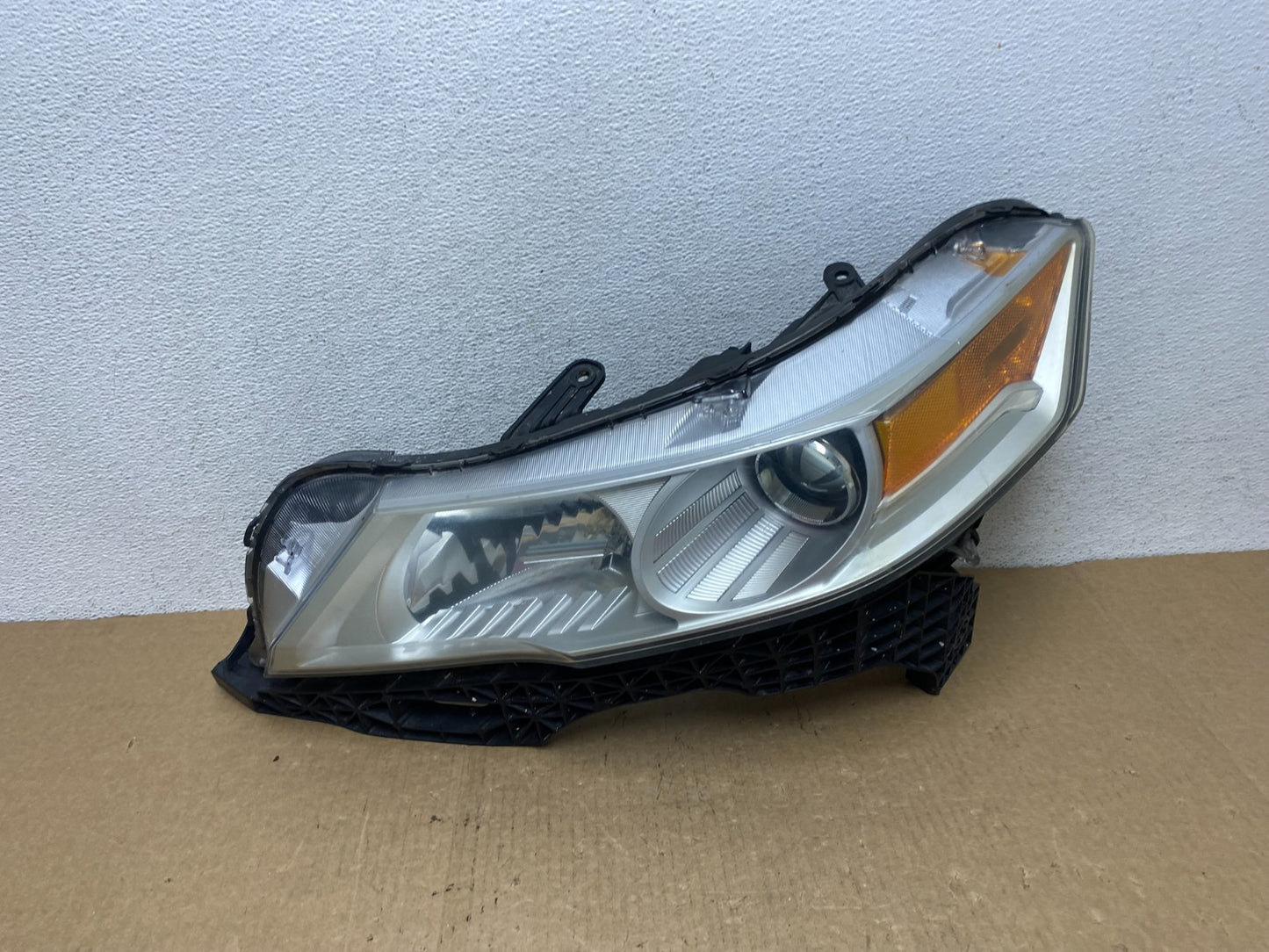 2009 to 2011 Acura TL Headlight Left Driver LH Side Xenon HID AF9671 DW0