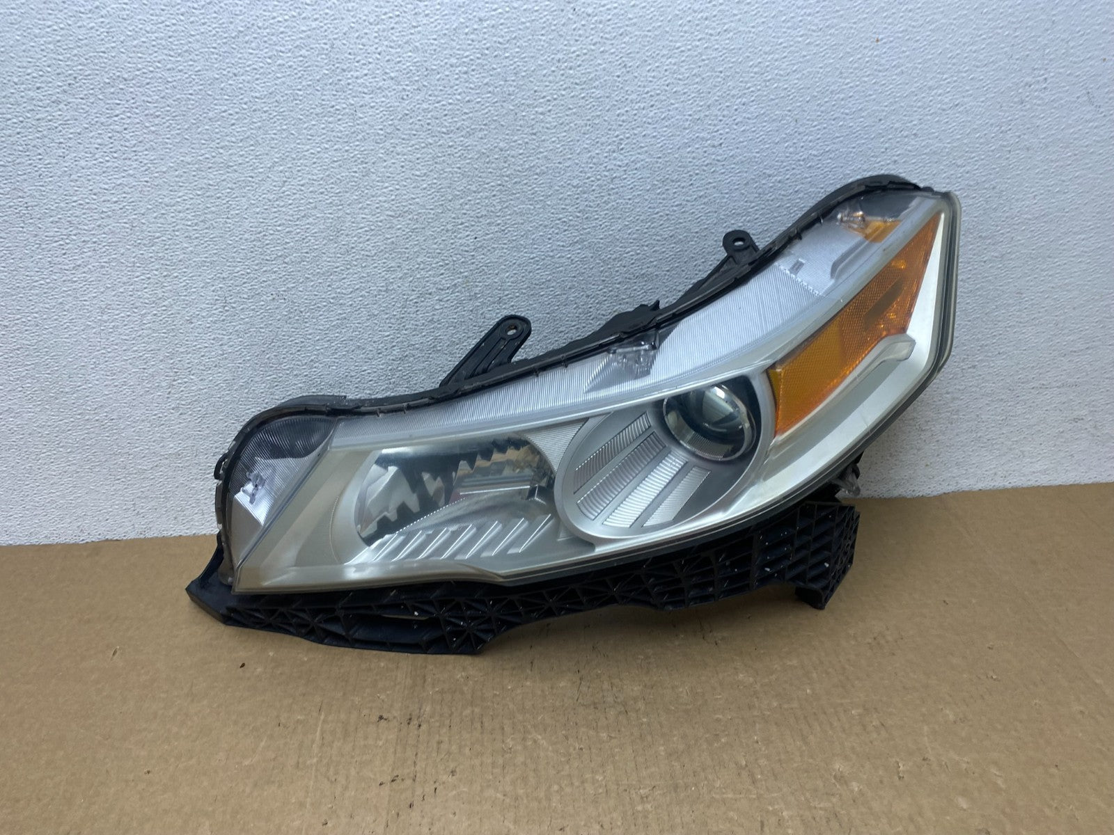 2009 to 2011 Acura TL Headlight Left Driver LH Side Xenon HID AF9671 DW0