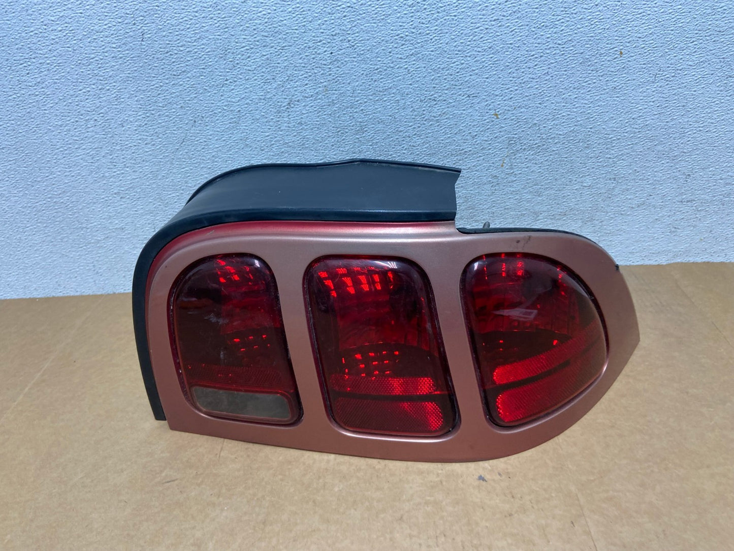 1996 1997 1998 Ford Mustang Right Passenger RH Side Tail Light AE2921 LK0