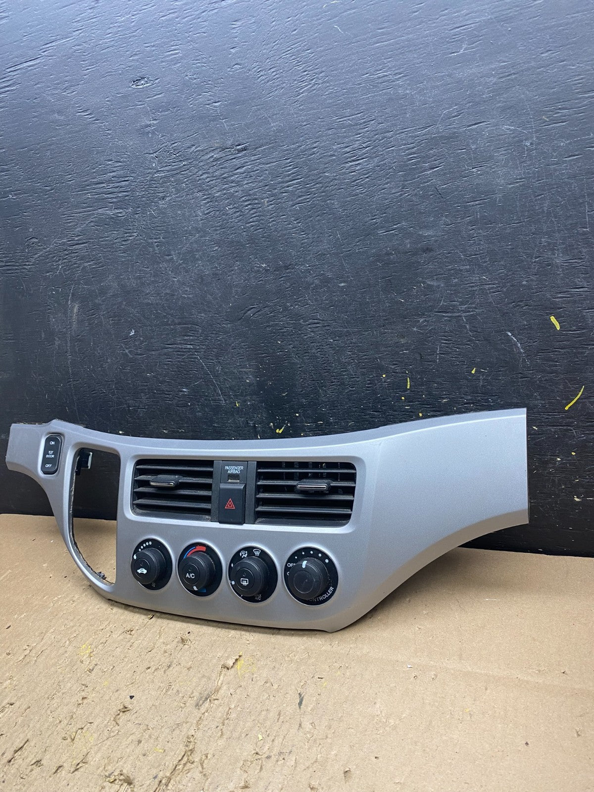 2005 to 2010 Honda Odyssey Radio Climate Control Dash Trim Bezel T8518 DG2