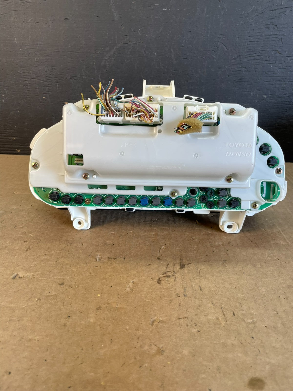 2000 to 2003 Lexus RX300 Speedometer Cluster Gauge AD0392 DG8
