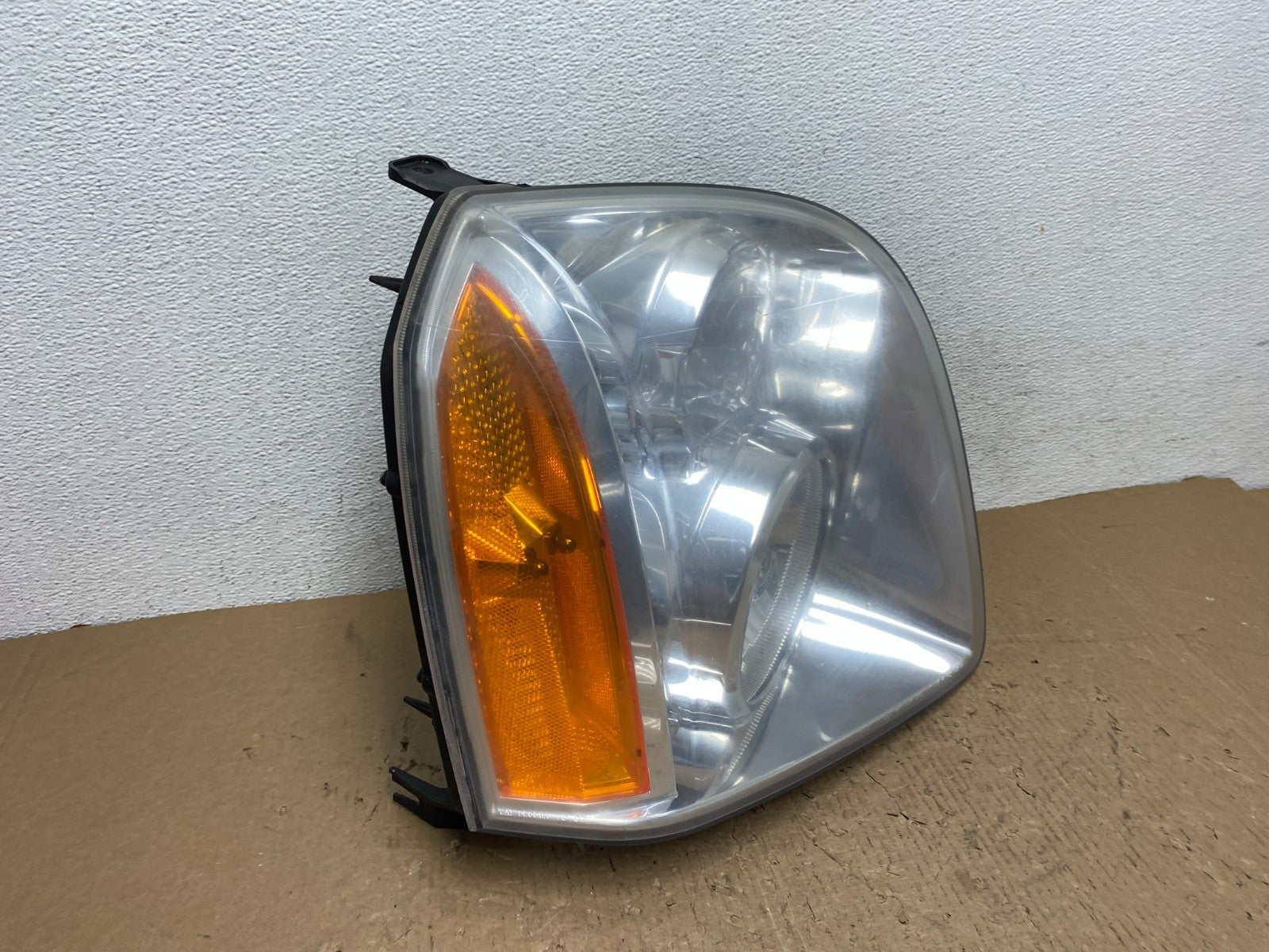 2007-2014 GMC Yukon Halogen Headlight Right Passenger Side AD8832 DW2
