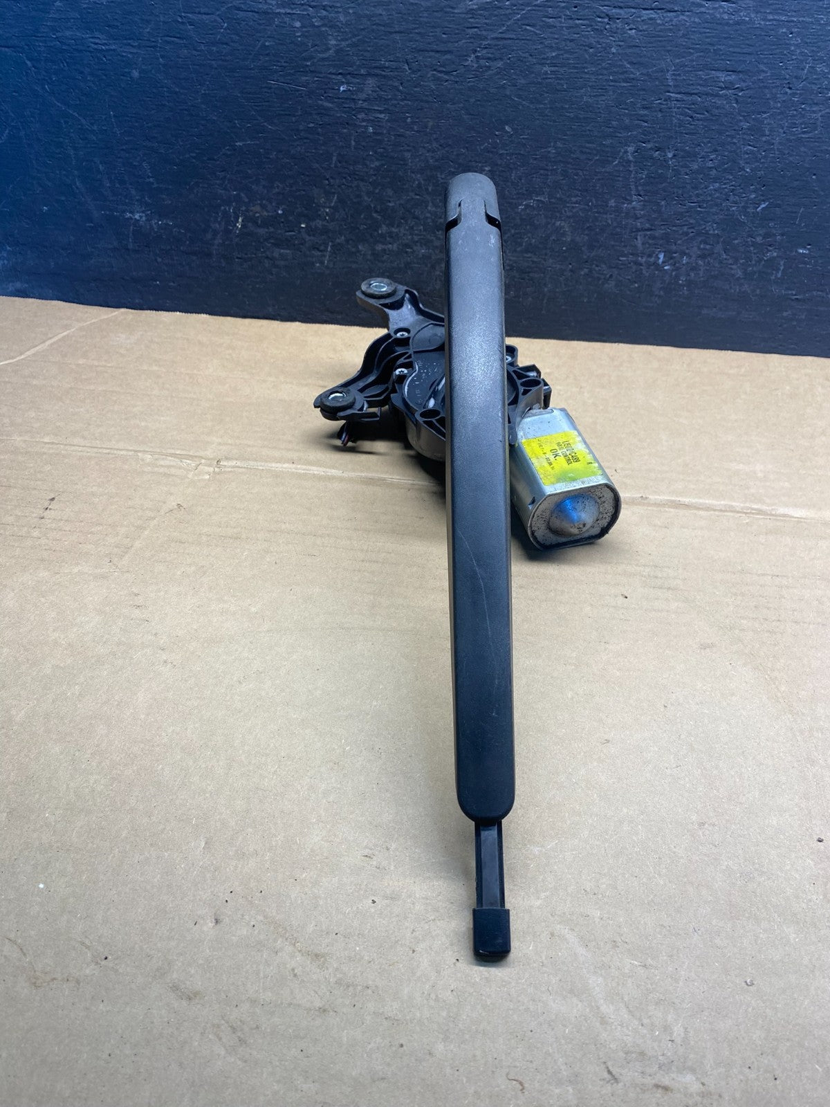 2011 to 2019 Ford Explorer Rear Windshield Wiper Motor ad3524 DG2