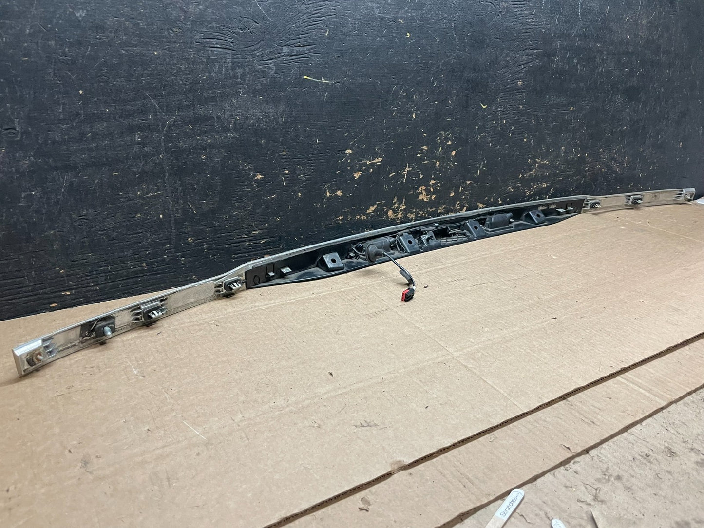 2011 to 2014 Ford Explorer Rear Tailgate Gate Trim Molding W/O Camera Y9461 DG5