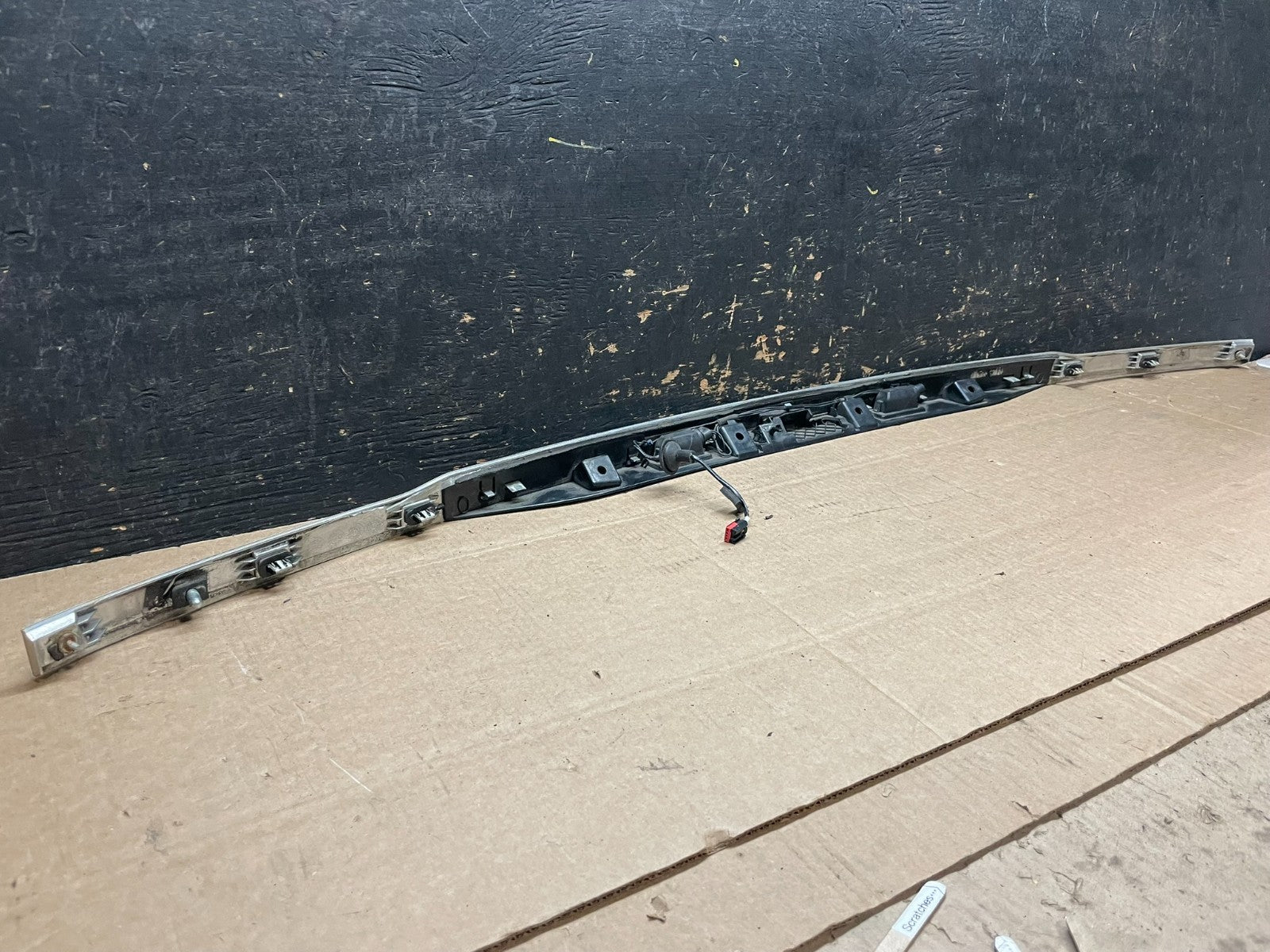 2011 to 2014 Ford Explorer Rear Tailgate Gate Trim Molding W/O Camera Y9461 DG5