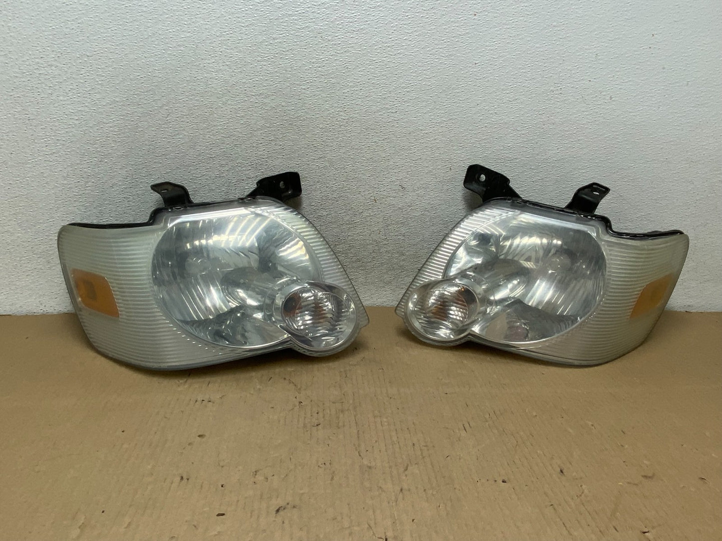 2006 2007 2008 2009 2010 Ford Explorer Left+Right Set Headlights AG7965 DW0