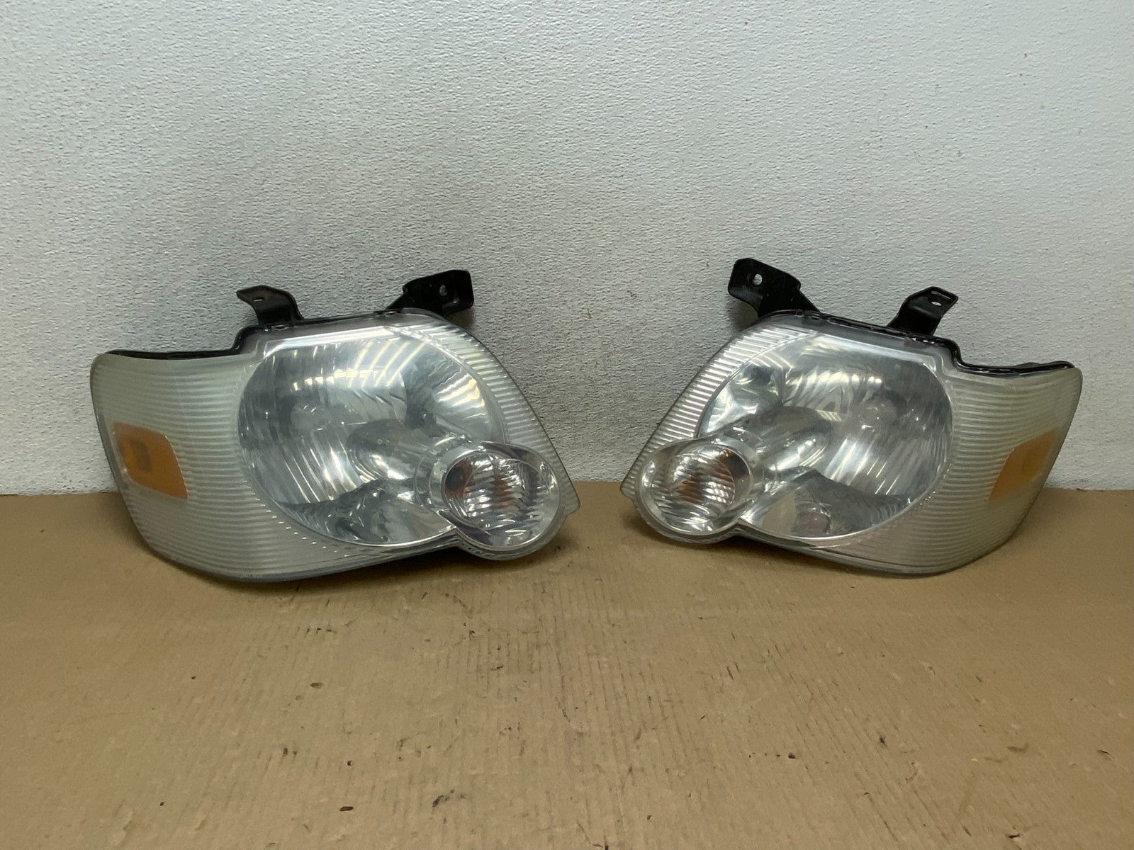 2006 2007 2008 2009 2010 Ford Explorer Left+Right Set Headlights AG7965 DW0