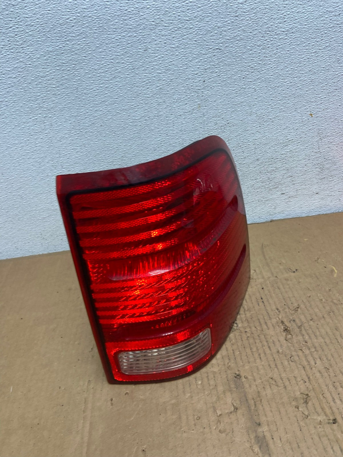 2002 to 2005 Ford Explorer Right Passenger Rh Side Tail light AD1027 LK2