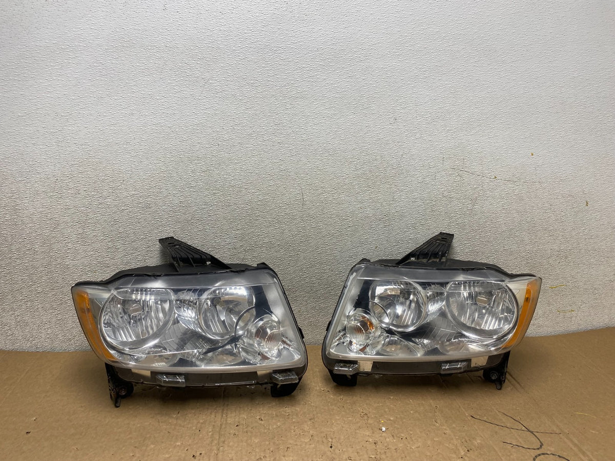 2011-2013 Jeep Grand Cherokee Left+Right Halogen Headlights U9961 DW0