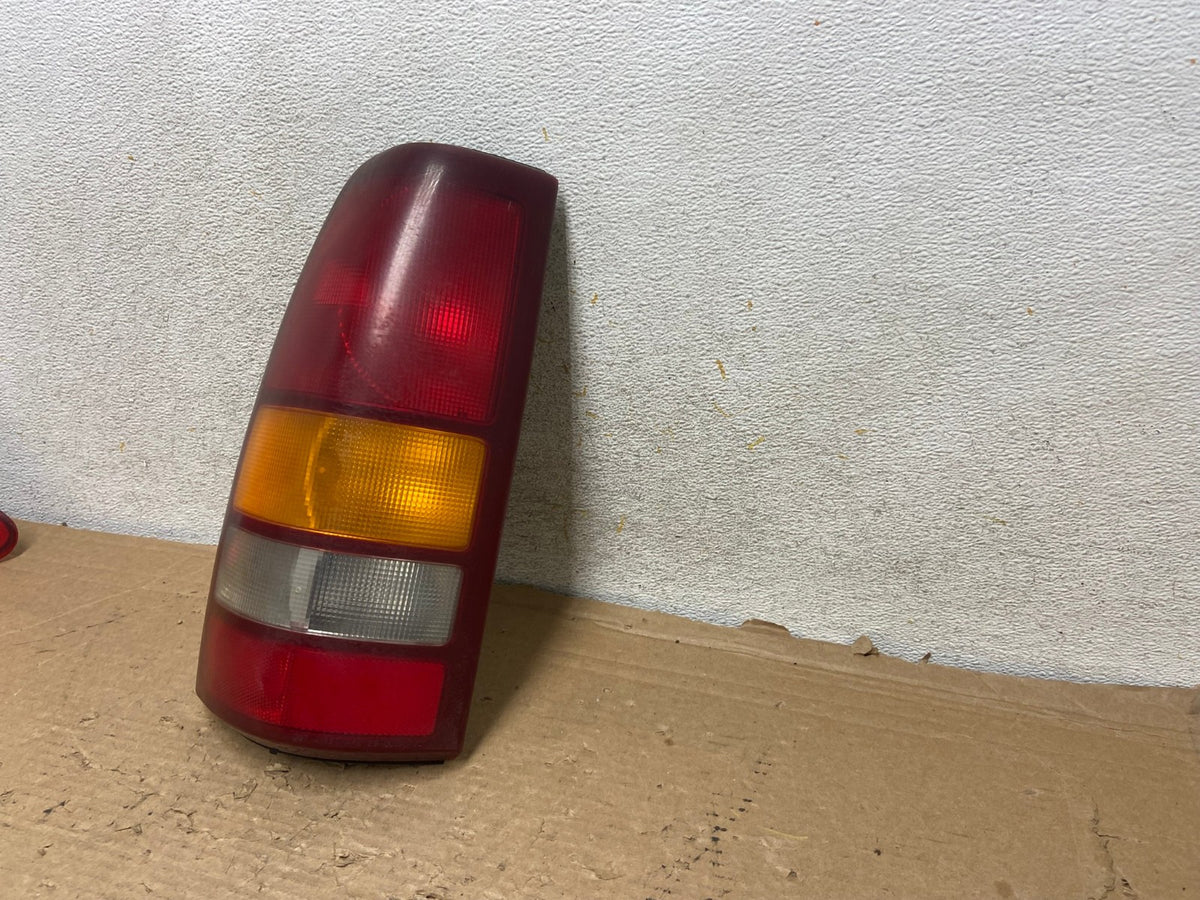 1999-2002 Chevrolet Silverado 1500 Left Driver Lh Side Tail light AH9189 LK2