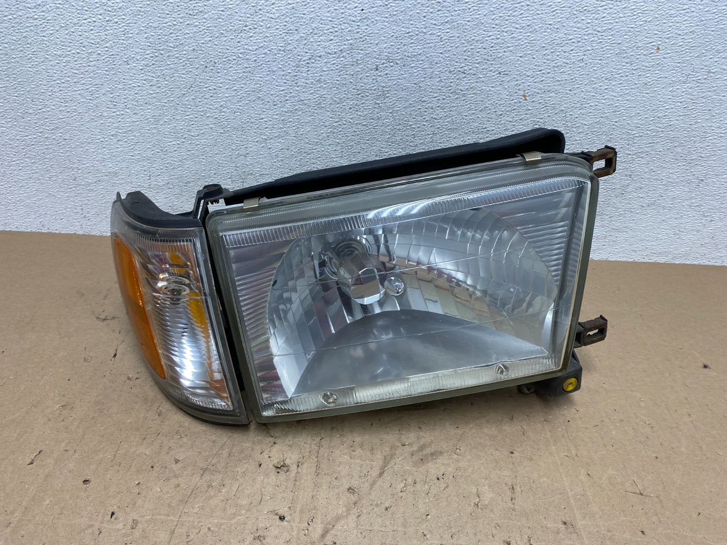 1996 to 2002 Toyota 4Runner Halogen Right Headlight AE6155 DW0