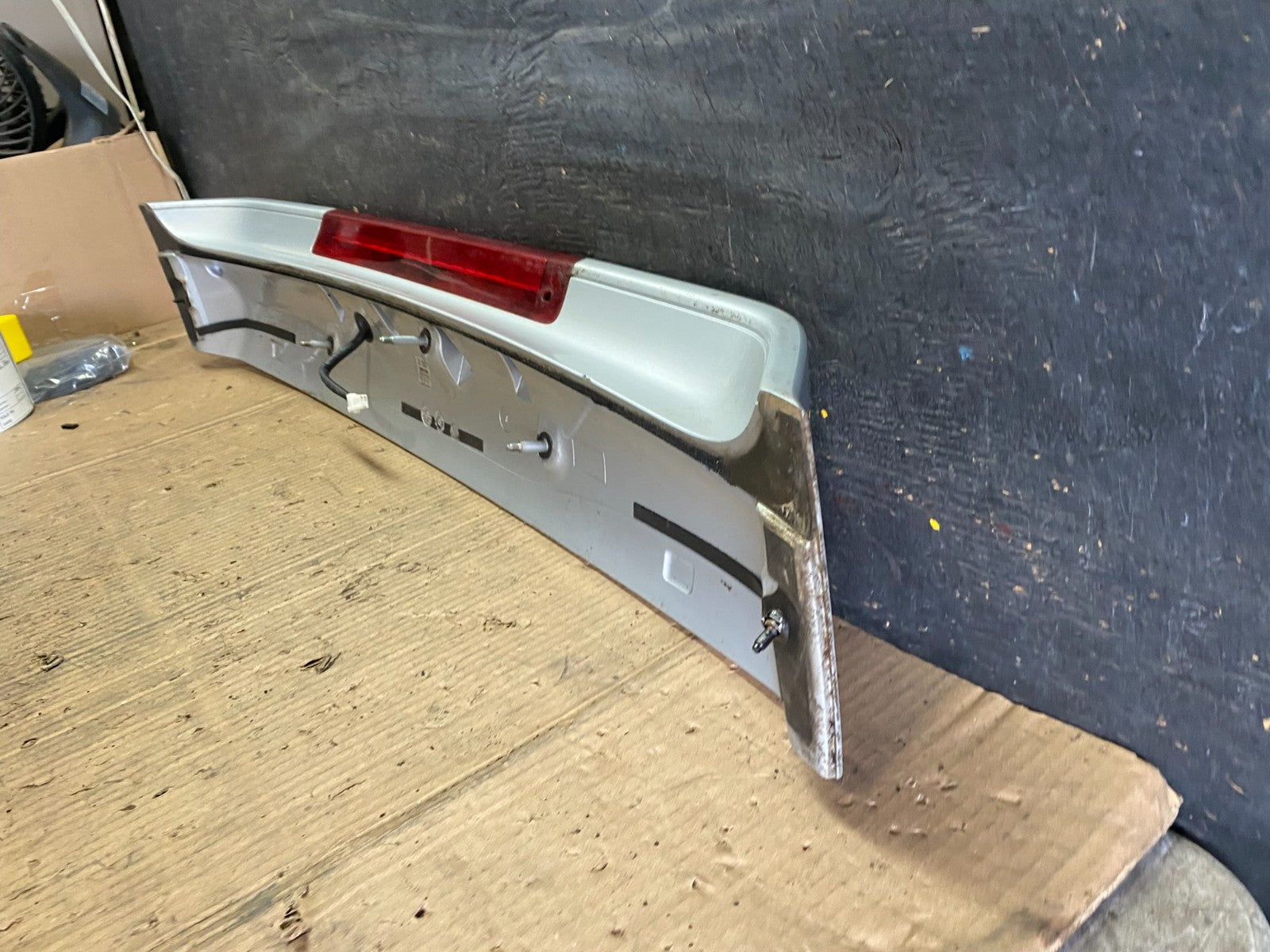 2005 to 2011 Hyundai Accent Trunk Lid Hatch 3rd Brake Light Spoiler S8770 DG9