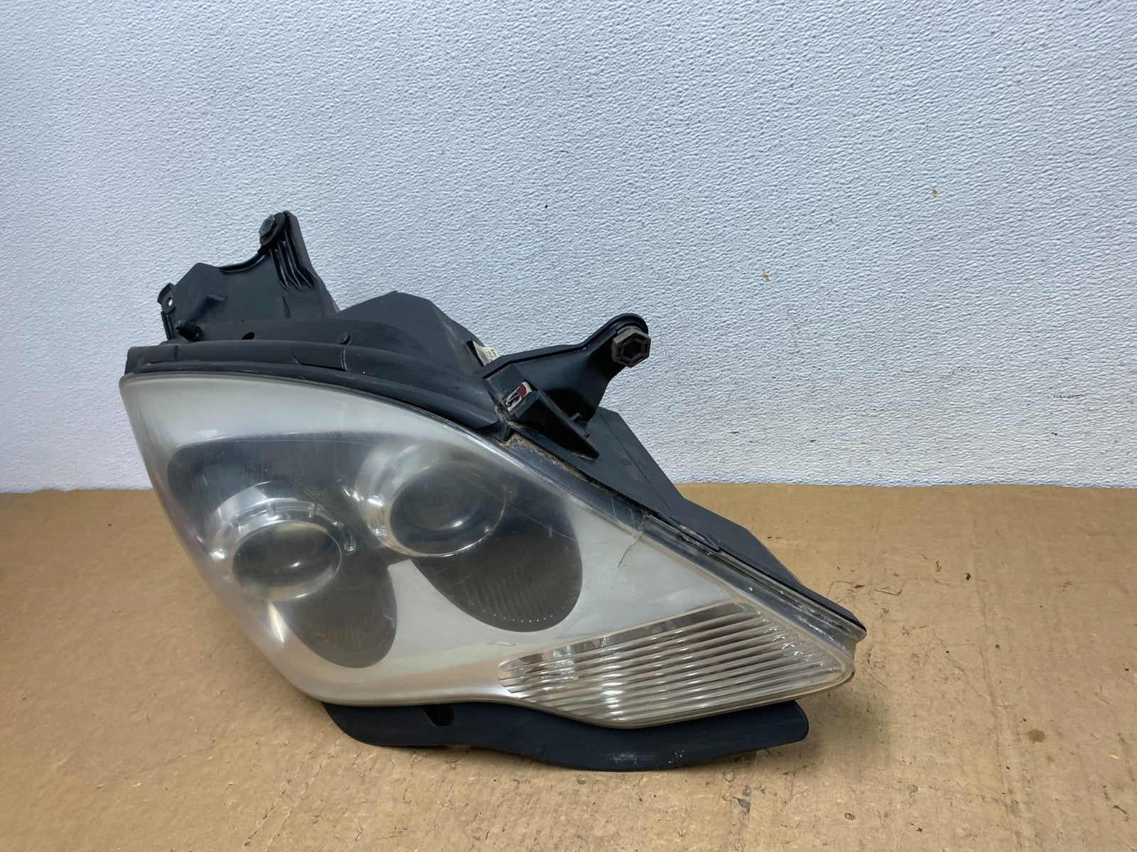 2007-2012 Gmc Acadia Xenon HID Headlight Right Passenger Side AD0518 DW1