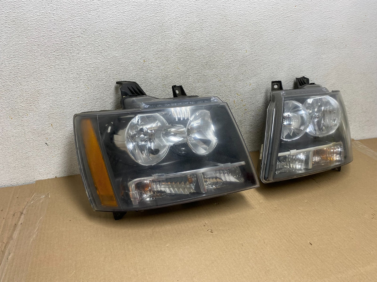 2007 to 2013 Chevrolet Suburban Tahoe Left+Right Set Headlights AH4355 DW1