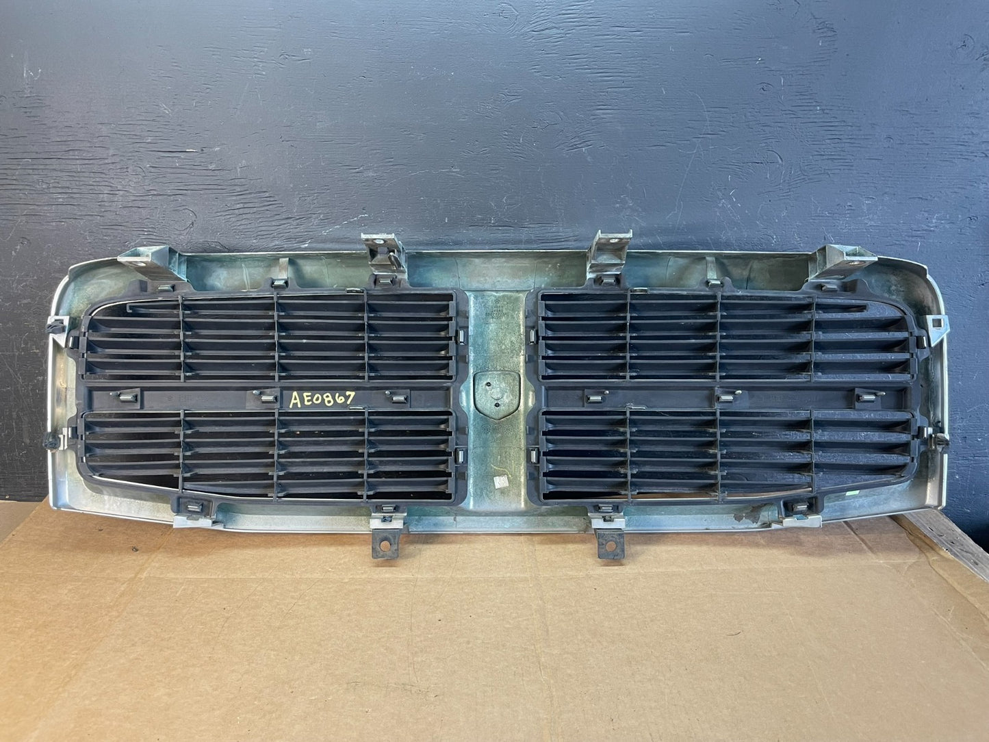 2004 to 2006 Dodge Durango Front Upper Chrome Grill Grille AE0867 DG3