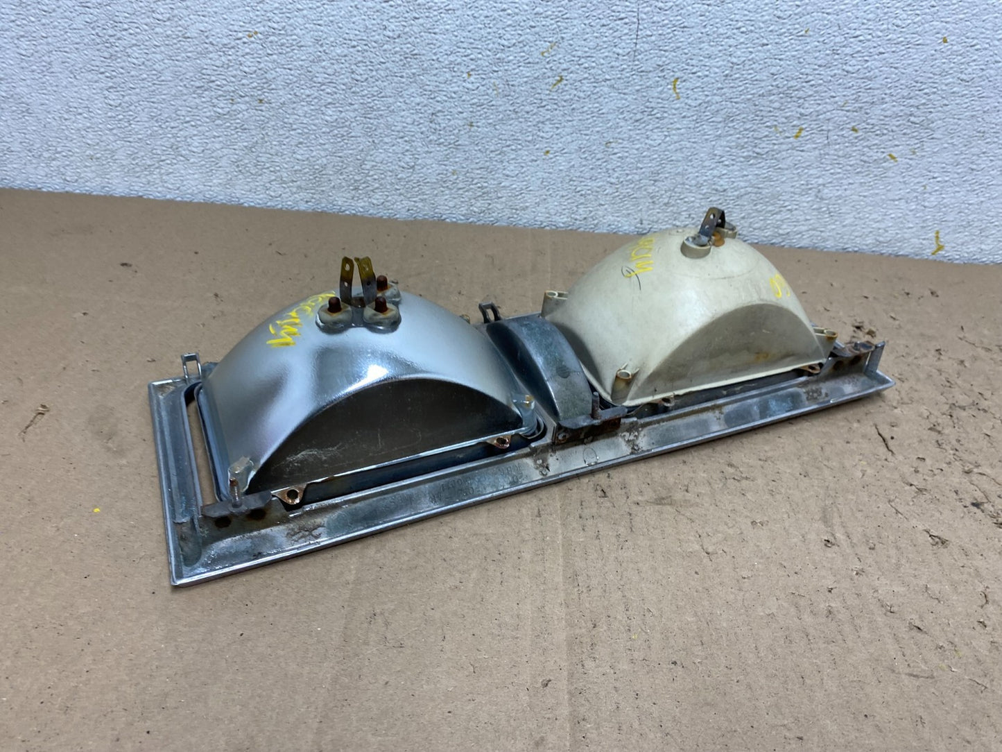 1980 to 1989 Lincoln Town Car Left Or Right HeadLight E0VB-130520-AH N39605