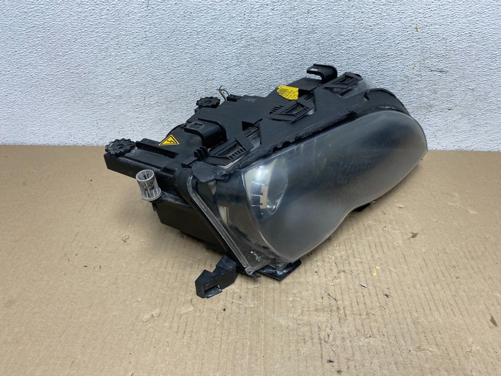 2002 - 2005 BMW 3 E46 Sedan Right Passenger RH Xenon HID Headlight AF5870 DW2