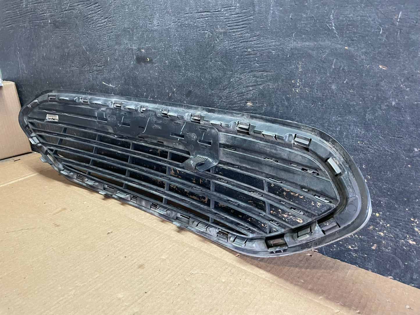 2014 to 2019 Ford Fiesta Front Upper Grille Grill Oem AB3030 DG5