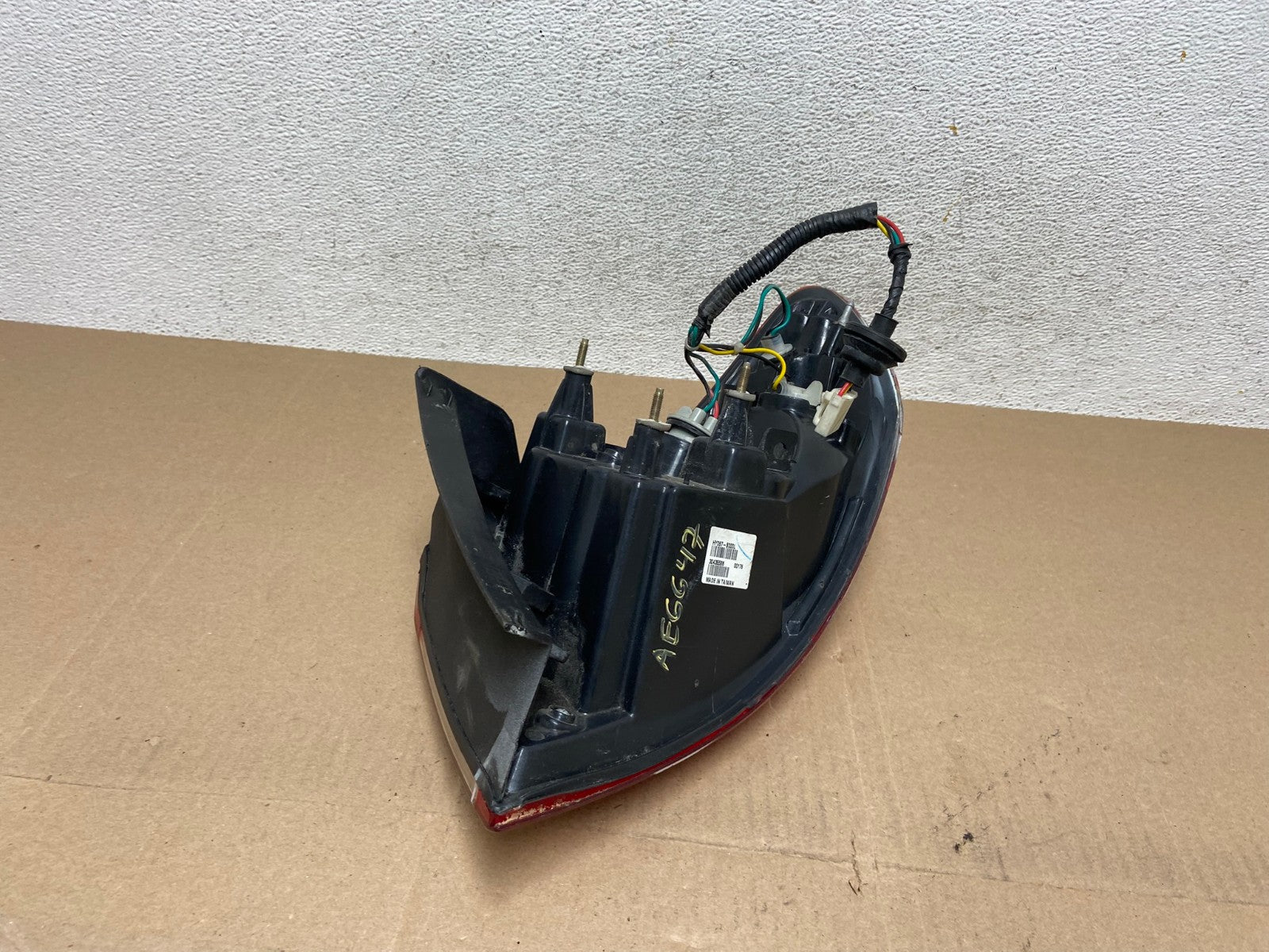 2010 to 2012 Hyundai Santa Fe Left Driver Side LH Tail Light AE6647 LK5