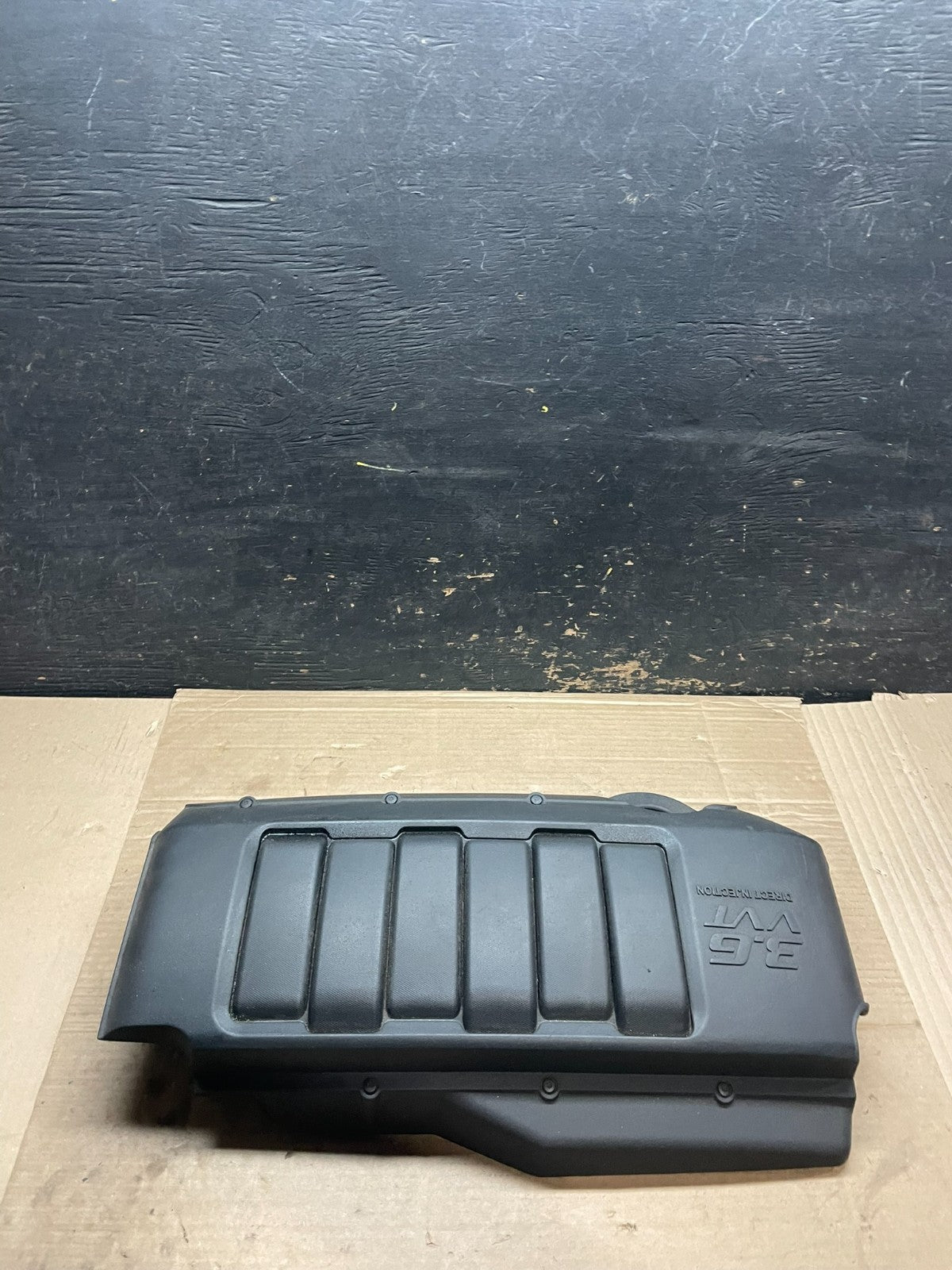 2007 to 2008 GMC Acadia 3.6L VVT Engine Cover Shield OEM V2949 DG1