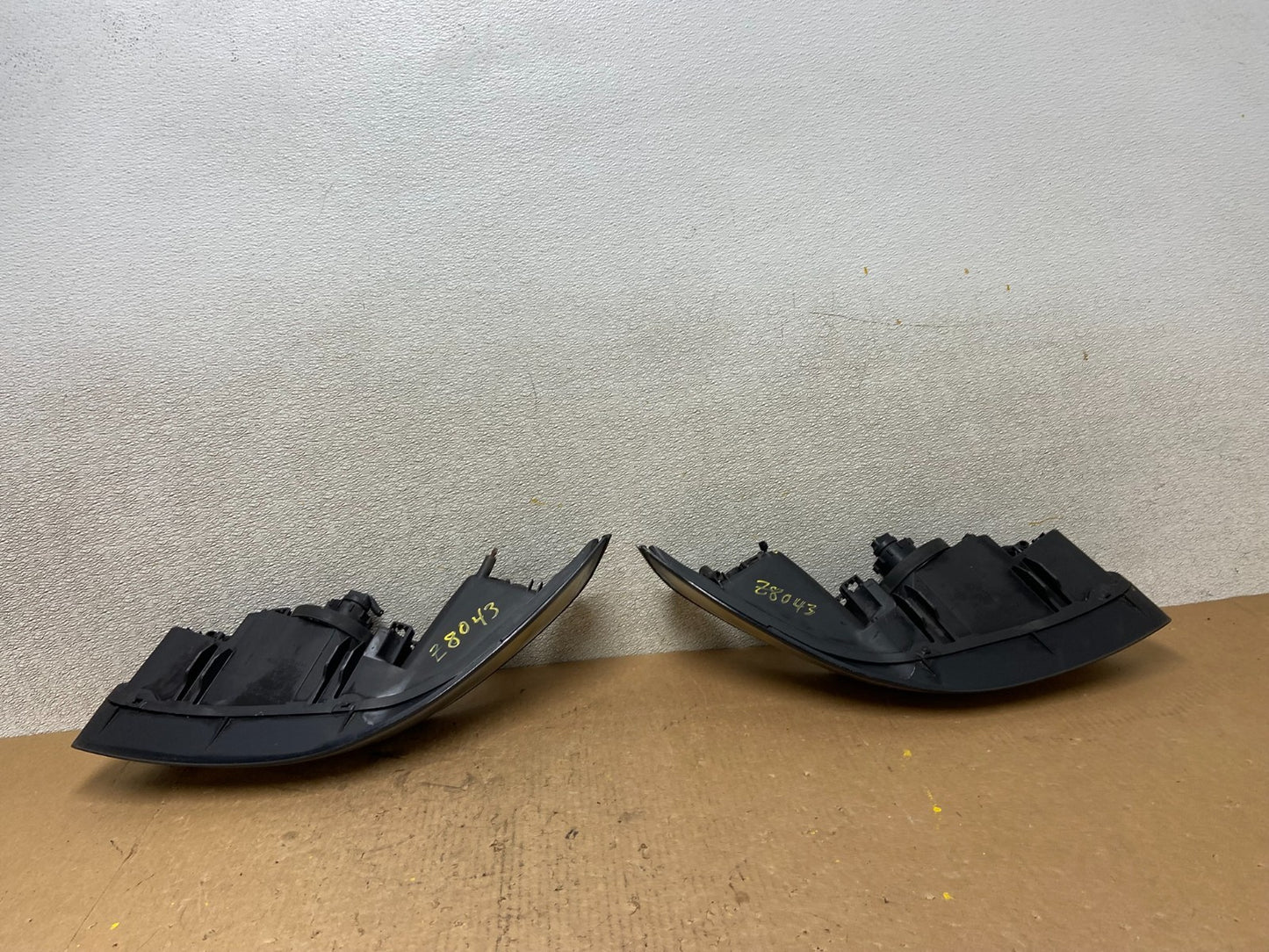 1999 to 2004 Ford Mustang Left+Right Set Side Black Headlights Z8043 DW9