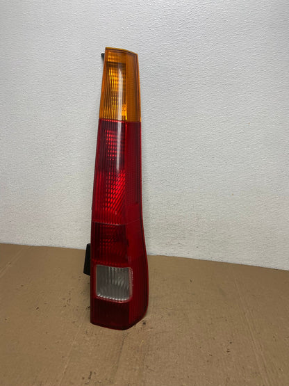 2002 - 2004 Honda Crv Cr-v Right Passenger Rh Side Tail Light AC5984 LK0