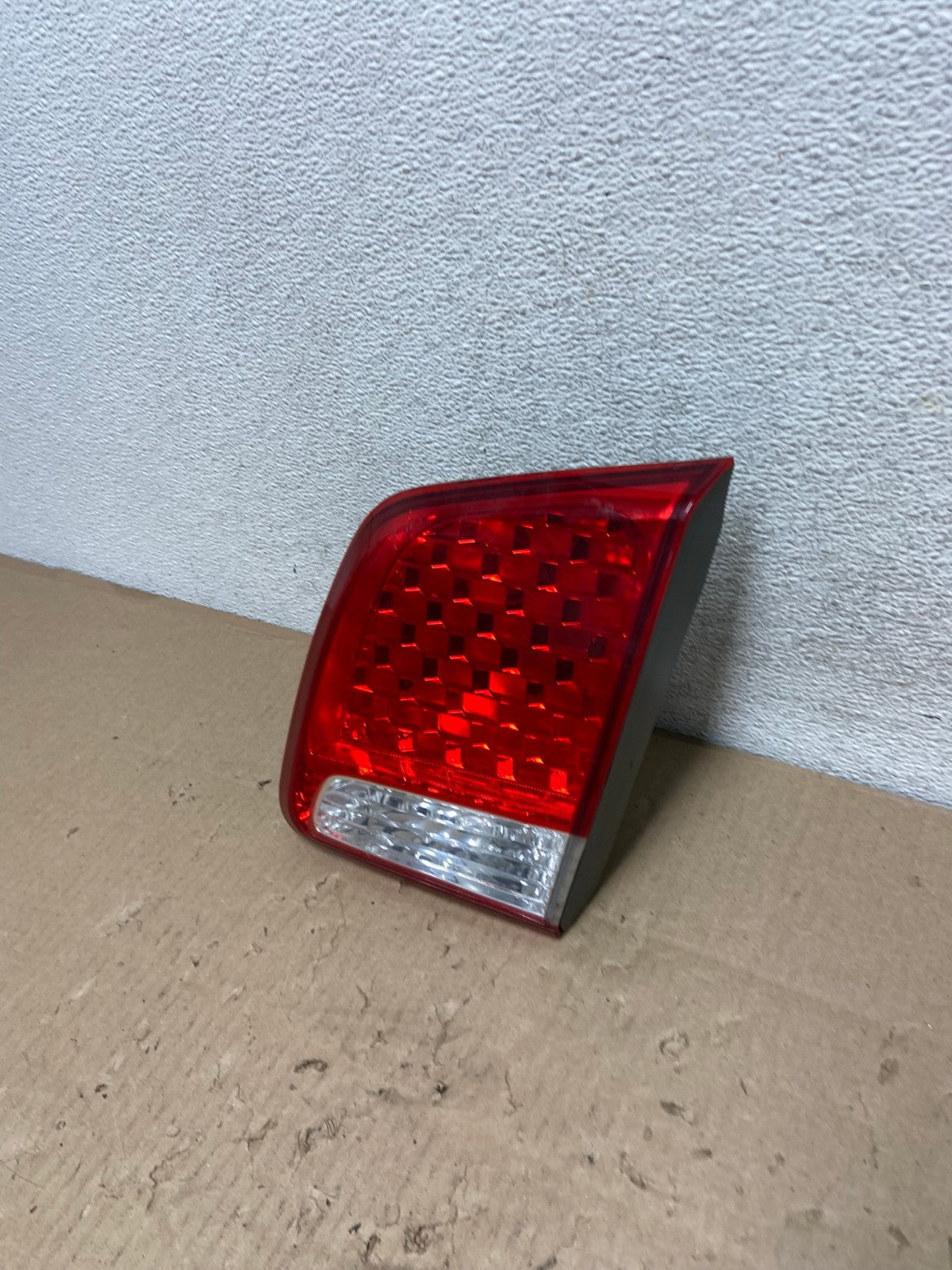 2011 2012 2013 Kia Sorento Right Passenger Inner Tail Light AG5954 LK1