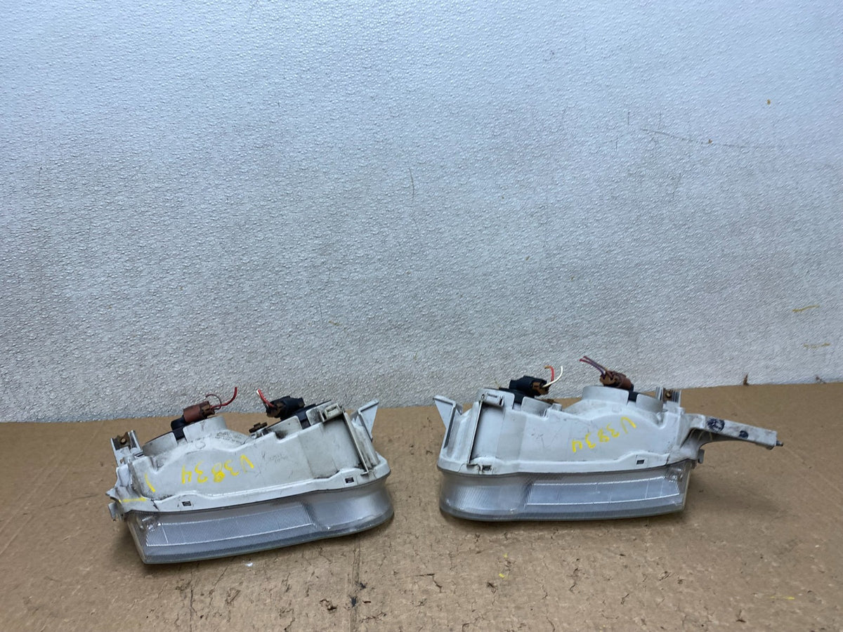 2001-2002 Toyota Corolla Left+Right Side Halogen Headlights V3834 DW9