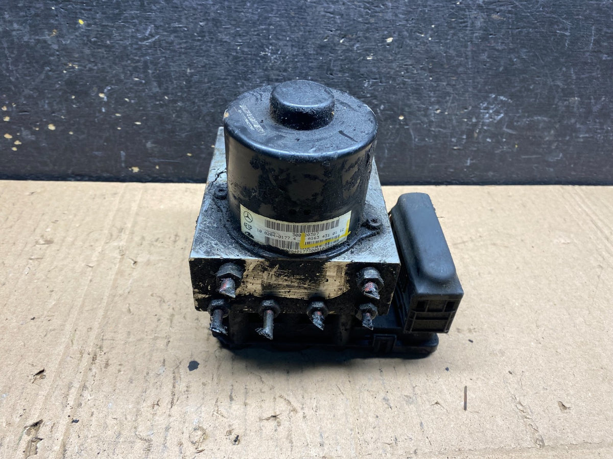 1998 to 2000 Mercedes W163 ML320 ML430 ABS Anti Lock Brake Pump Module V2349 DG1