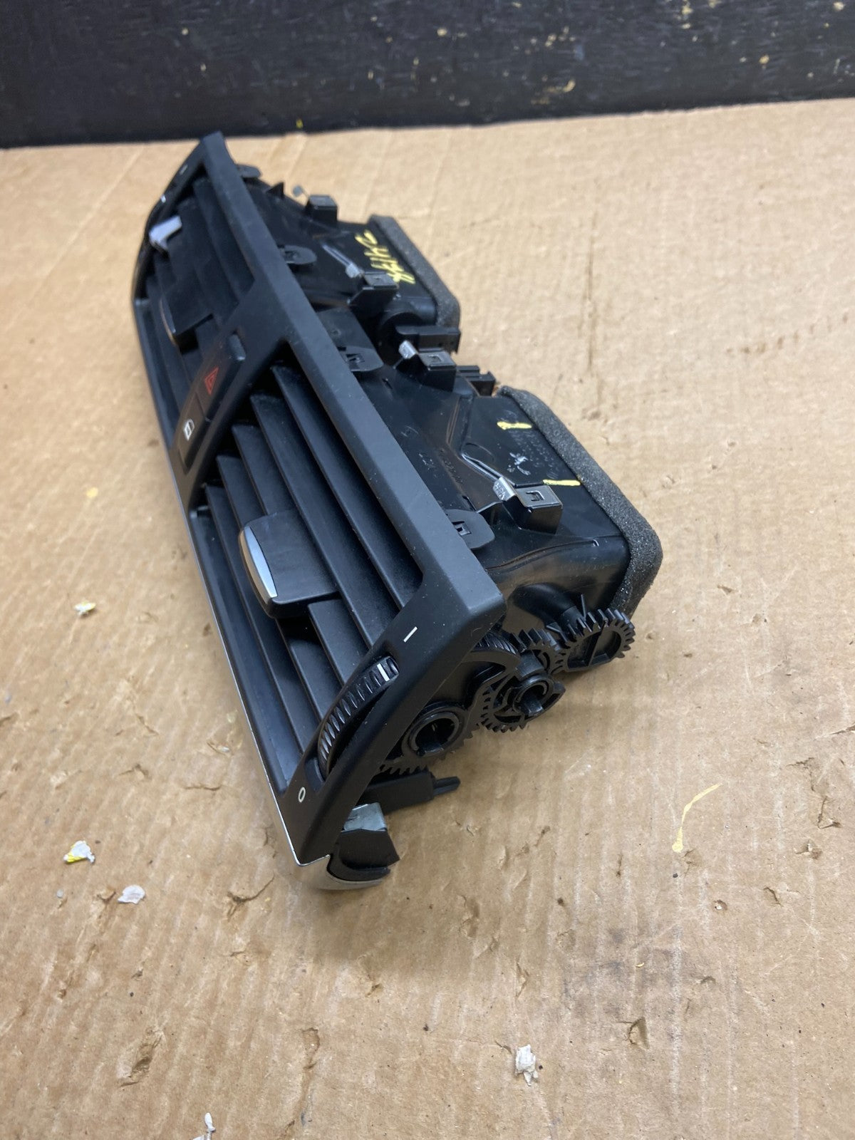2010 to 2013 BMW X5 X6 Center Console Dash Air Vent OEM Z4178 DG2