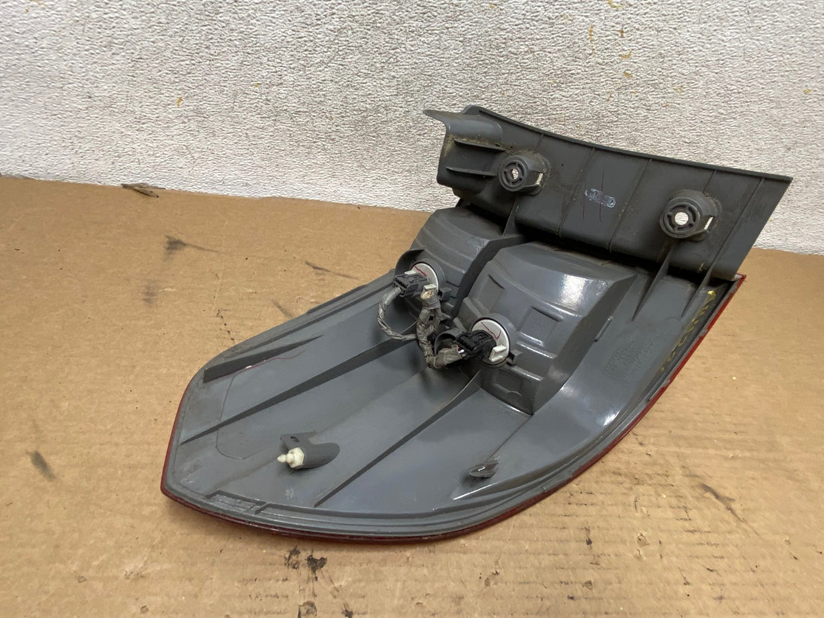 2005 2006 2007 Honda Odyssey Right Passenger RH Side Tail Light AH4220 LK4