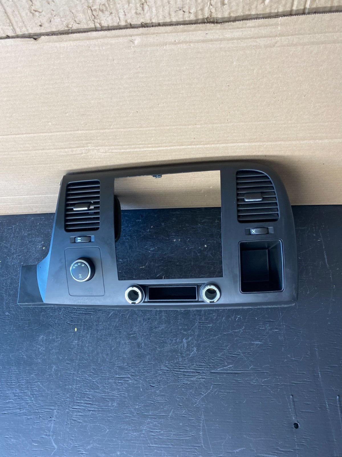 2007 to 2014 Silverado Sierra Center Console Radio Bezel Air Vents AF9996 DG0