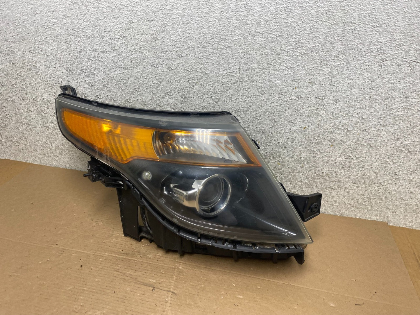 2011 to 2015 Ford Explorer Police Right Passenger Halogen Headlight Oem Q9080 DW1