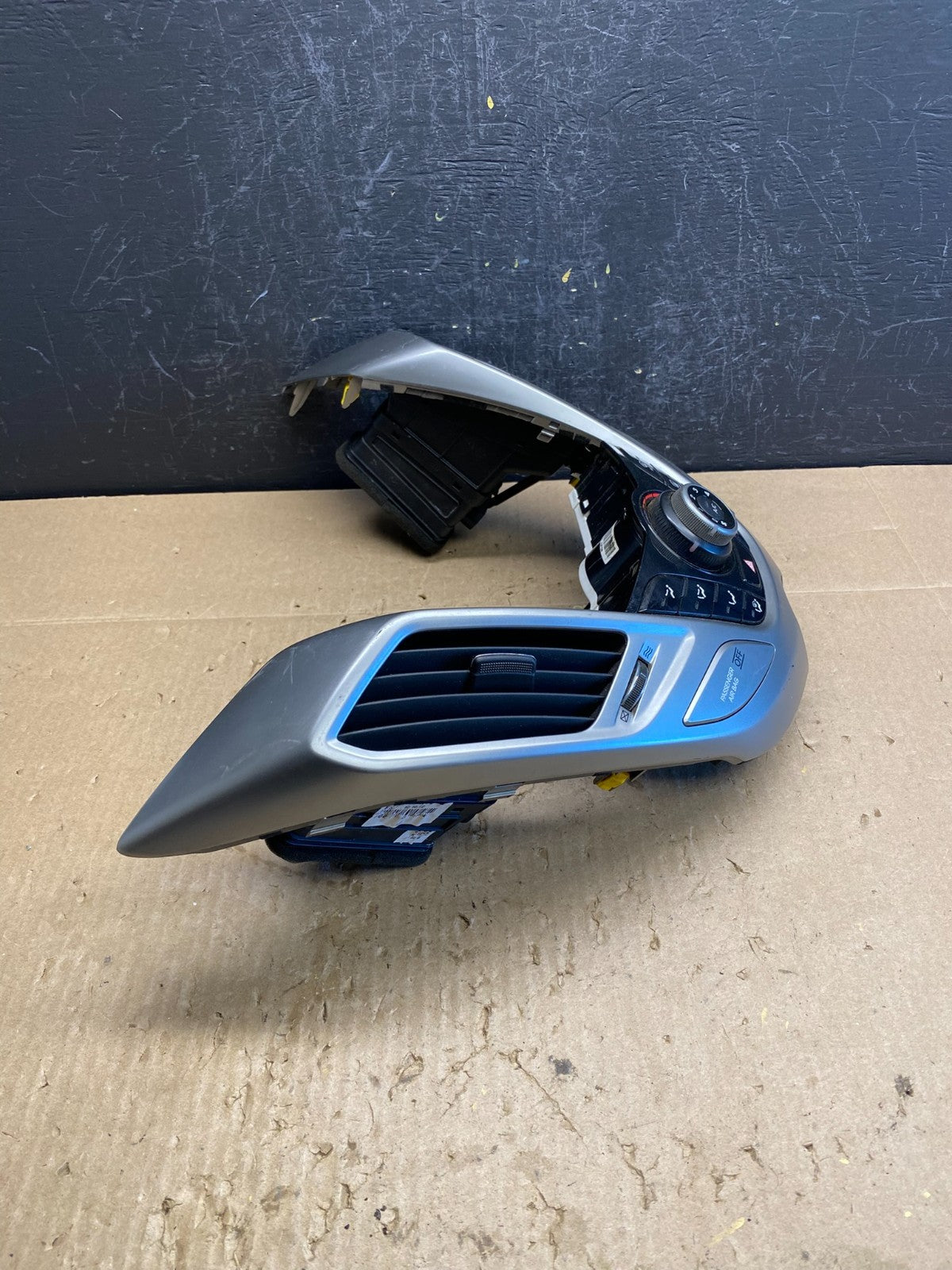 2012 - 2015 Hyundai Veloster Climate Control Panel Trim Air Vents ac9205 DG1