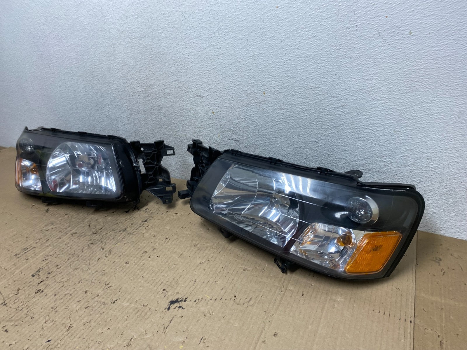 2003 2004 Subaru Forester Left+Right Headlights Halogen AF7100 DW1