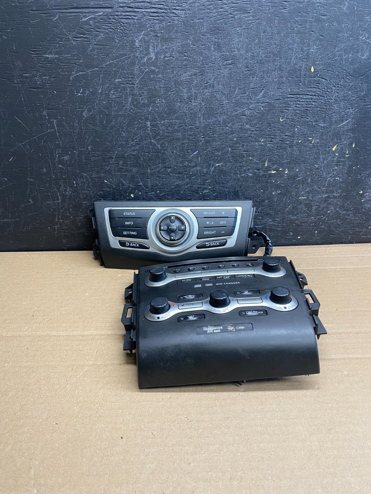 2009 - 2010 Nissan Murano AM FM Radio CD Climate Control Panel AG0014 DG0