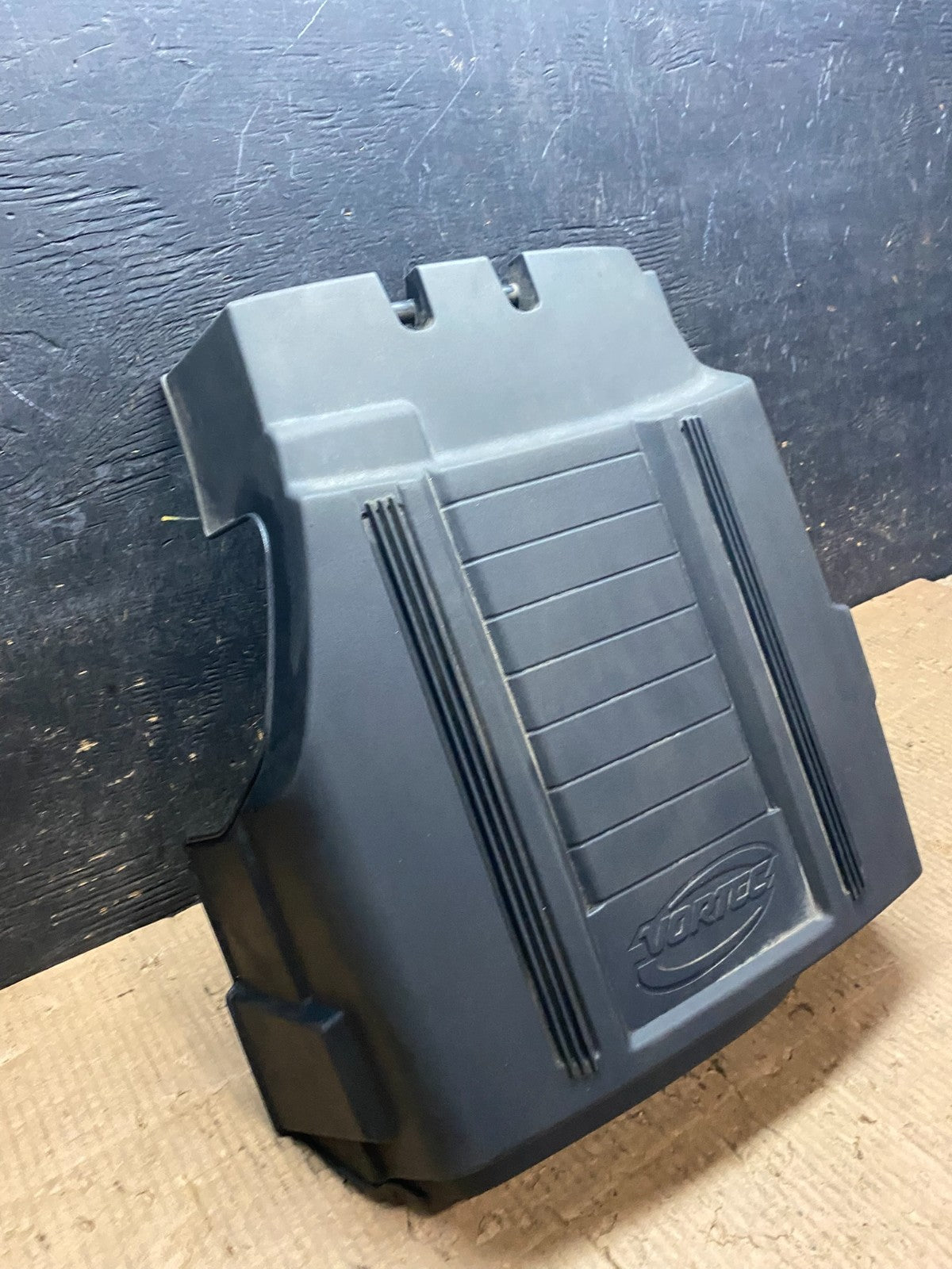 2008 to 2013 GMC Yukon Vortec Engine Cover Shield OEM  Y6677 DG1