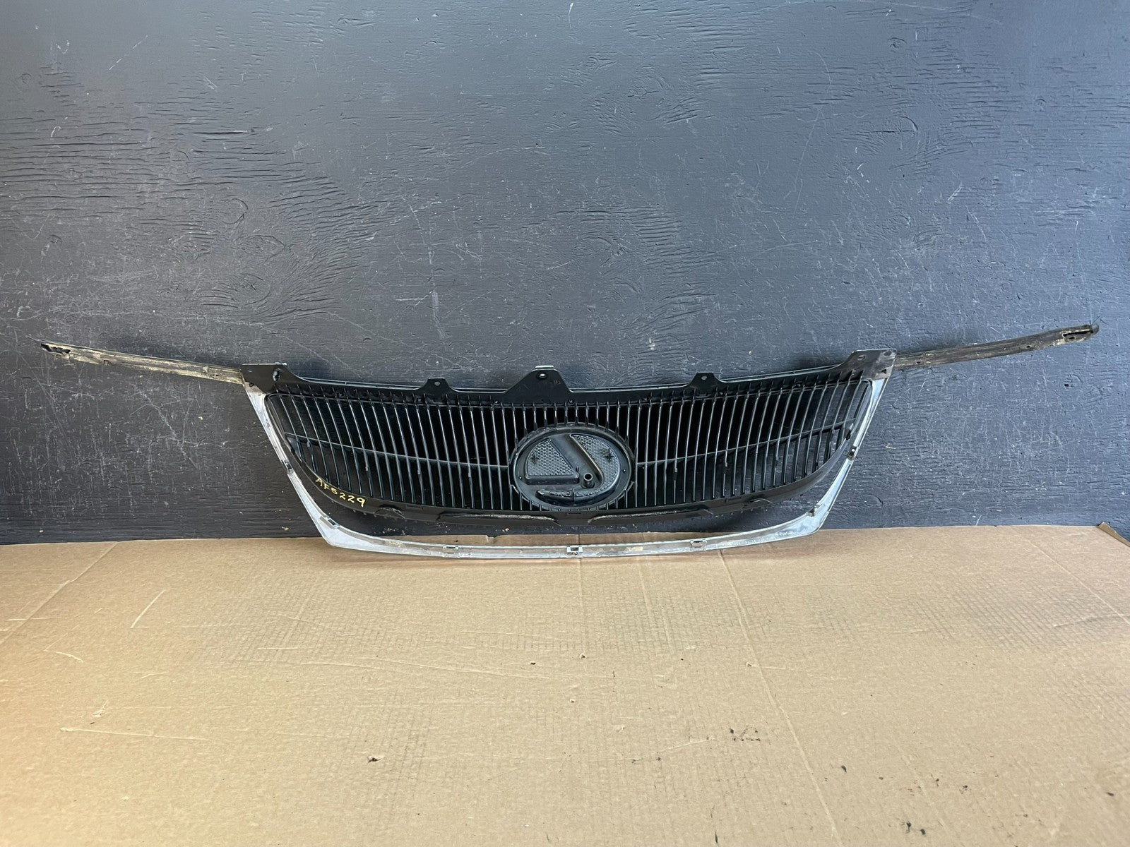 2006 - 2008 Lexus GS300 GS350 GS450 Front Upper Chrome Grill Grille OE AF5229 DW3