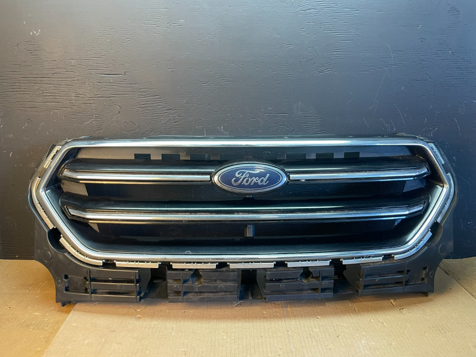 2017 2018 2019 Ford Escape Front Upper Black Grill Grille Oem AB7881 DG0