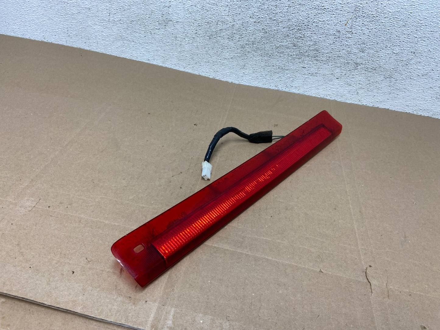 2005 to 2011 Hyundai Accent Trunk Lid Hatch 3rd Brake Light AE4882 DG2