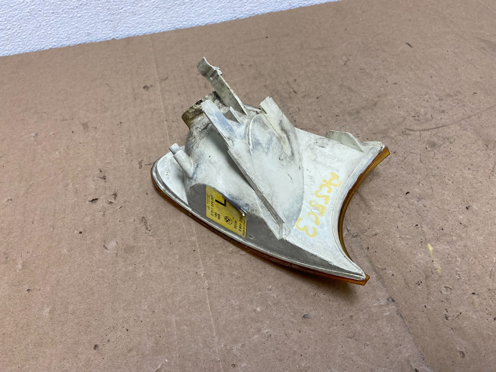 2000 to 2003 BMW 325Ci 330Ci E46 Coupe Left Driver LH Turn Signal AC5803 DW8