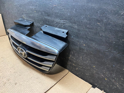2010 Hyundai Elantra Front Upper Grille Grill V7146 DG1