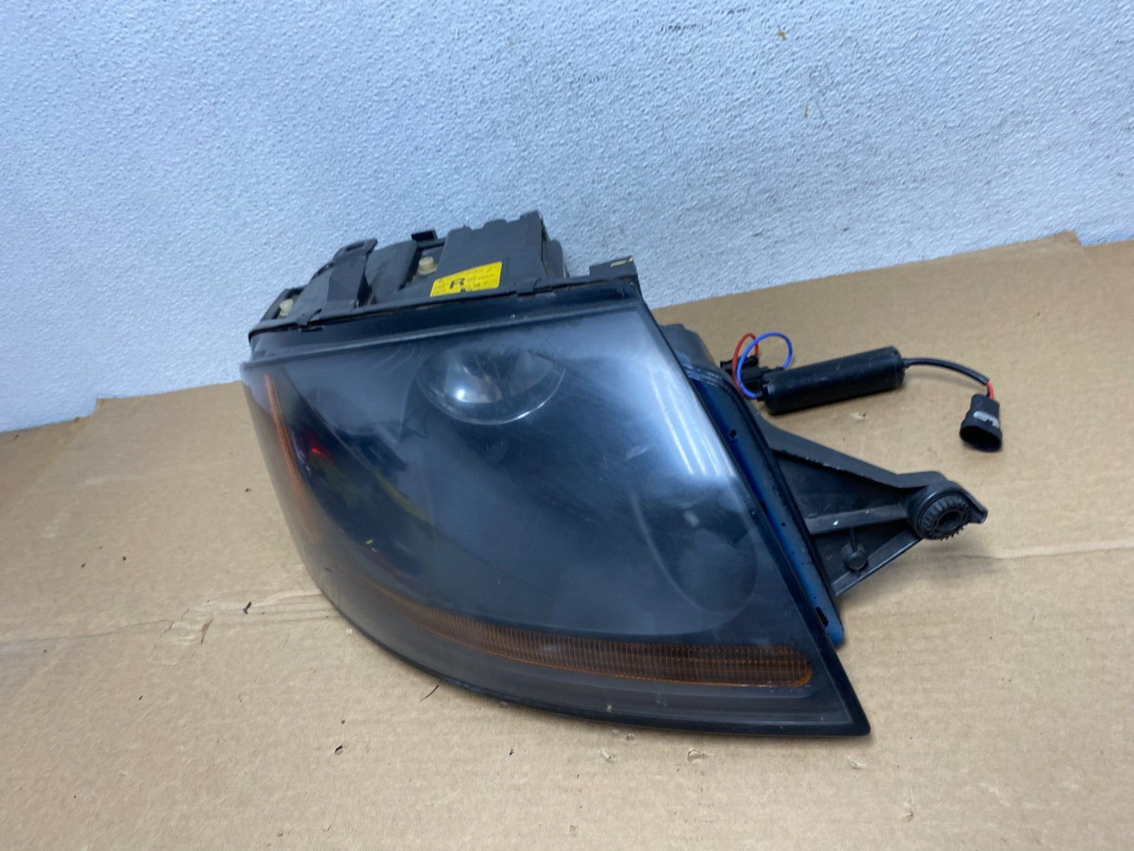 2000 to 2006 Audi TT Right Passenger RH Side Xenon HID Headlight AD3817 DW1