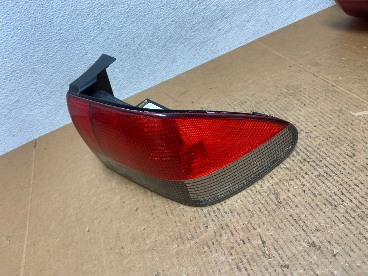 1994 to 1998 Saab 900 & Turbo Right Passenger RH Side Tail Light AE0238 LK1